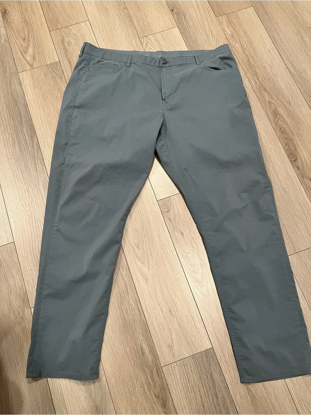 Faherty Classic Straight Light Pants in Gray-Green 42x32